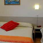 Manuela Hotel 3*