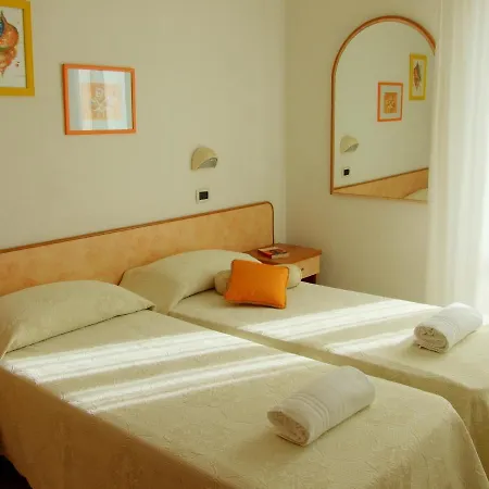 Manuela Hotel 3*