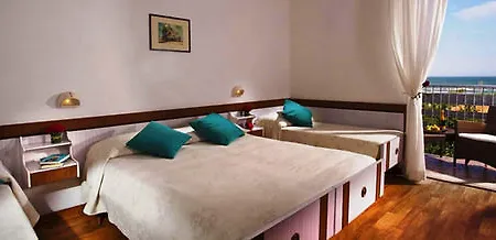 Manuela Hotel