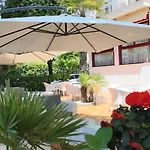 Hotel Manuela 3*