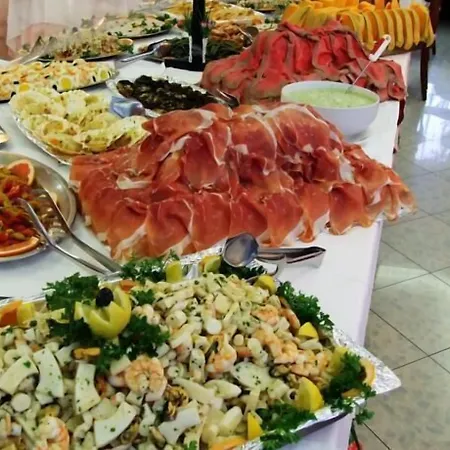 Manuela فندق تّشيرفييا