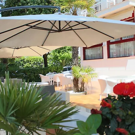 Hotel Manuela 3*