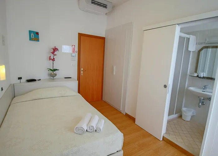 Manuela Hotel 3*