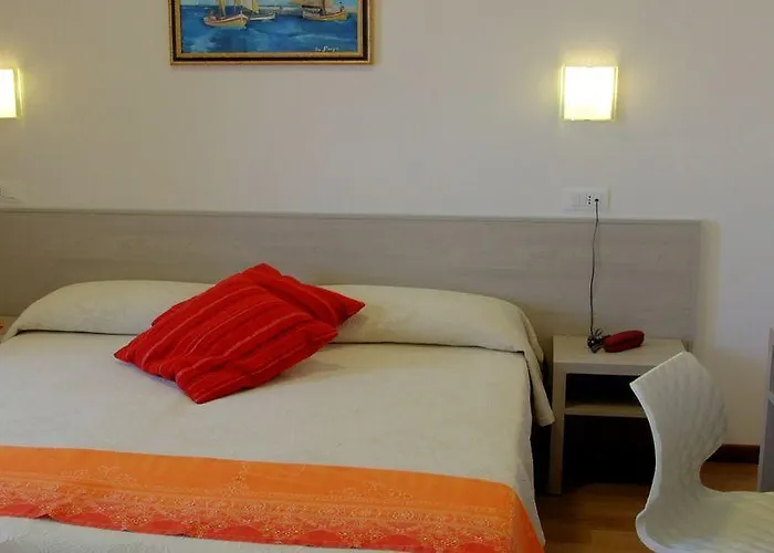 Manuela Hotel 3*